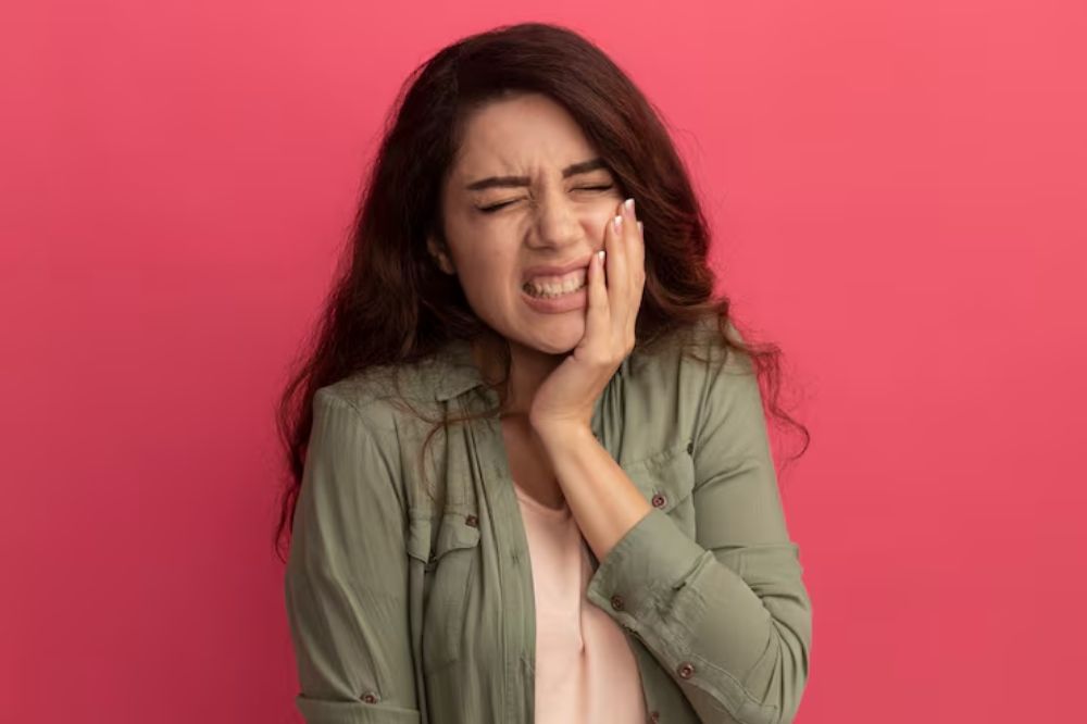 how to manage pain and swelling after a wisdom tooth extraction