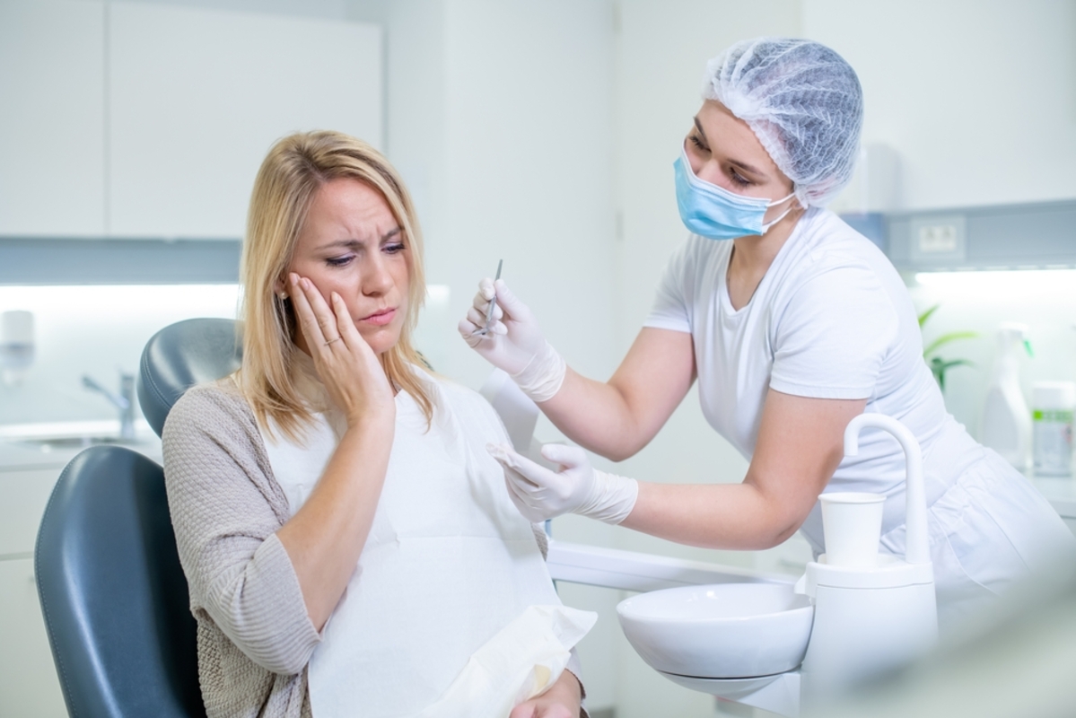 how to handle a knocked out tooth before you reach the dentist